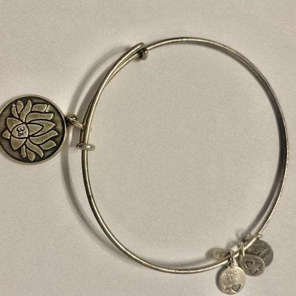 Alex and Ani Bracelet lotus flour - Picture 3 of 4